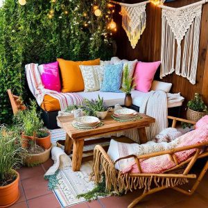 Scopri di più sull'articolo Patio Boho Chic: 7 Idee per Creare il Tuo Rifugio Estivo ideale