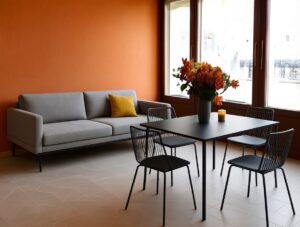 Scopri di più sull'articolo Colori Caldi per Pareti: 3 Segreti per Arredamento che Sbaraglia il Freddo