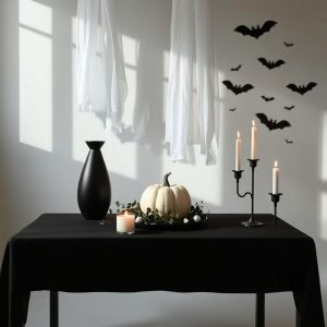 Scopri di più sull'articolo Halloween minimalista: 7 idee di arredamento per un look spettrale e raffinato